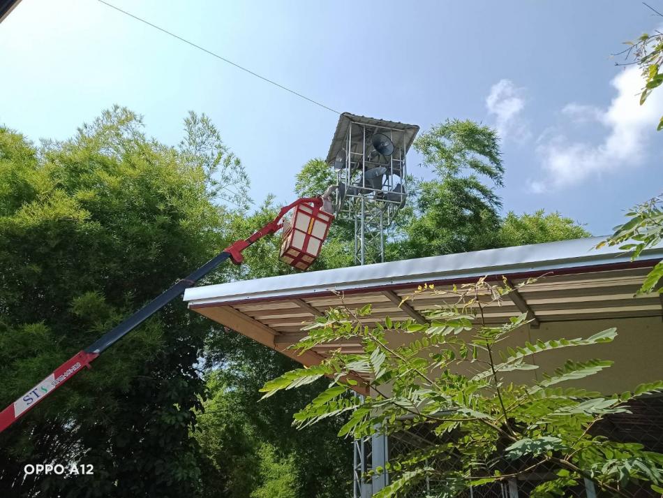 กองช่าง โดยงานช่างไฟฟ้า ออกซ่อมแซมไฟฟ้าแสงสว่าง และซ่อมแซม ปรับปรุงเสียงตามสาย บ.เจริญศิลป์ ม.9 