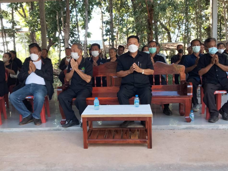 คณะผู้บริหารเข้าร่วมงานฌาปนกิจศพ นายมูล  อุปรี บ้านสามแยกสูงเนิน ม. 12
