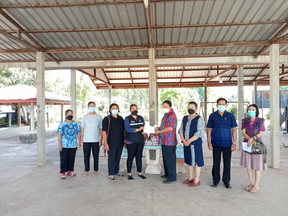 คณะผู้บริหารได้มอบถุงยังชีพให้ผู้ถูกกักตัว  ณ บ้านพอกน้อย ม.1 บ้านบดมาด ม.4 และบ้านพอกน้อยพัฒนา ม.8  เพื่อเป็นการบรรเทาความเดือดร้อนเบื้องต้นให้กับผู้กักตัว