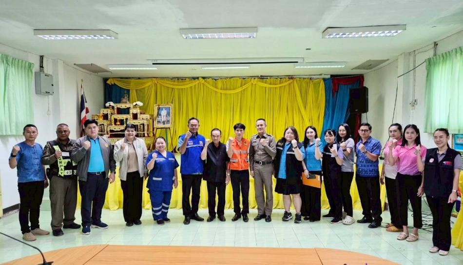 ท่านนายกเสน่ห์ วจีสิงห์ นายกเทศมนตรีตำบลพอกน้อย เป็นประธานในที่ประชุม กรณีเกิดอุบัติเหตุทางถนน ในพื้นที่ตำบลพอกน้อย เพื่อสรุปผลการดำเนินการ และเสนอแนะแนวทางการแก้ไขปัญหาดังกล่าว ณ หอประชุมเทศบาลตำบลพอกน้อย