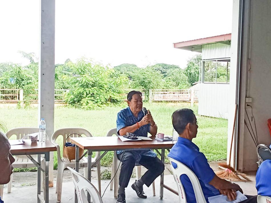 ท่านไพรบ บุตรแสง รองนายกเทศมนตรีตำบลพอกน้อย พร้อมเจ้าหน้าที่ เข้าร่วมประชุมประจำเดือนชมรมผู้สูงอายุตำบลพอกน้อย  ณ ศูนย์พัฒนาคุณภาพชีวิตและส่งเสริมอาชีพผู้สูงอายุตำบลพอกน้อย